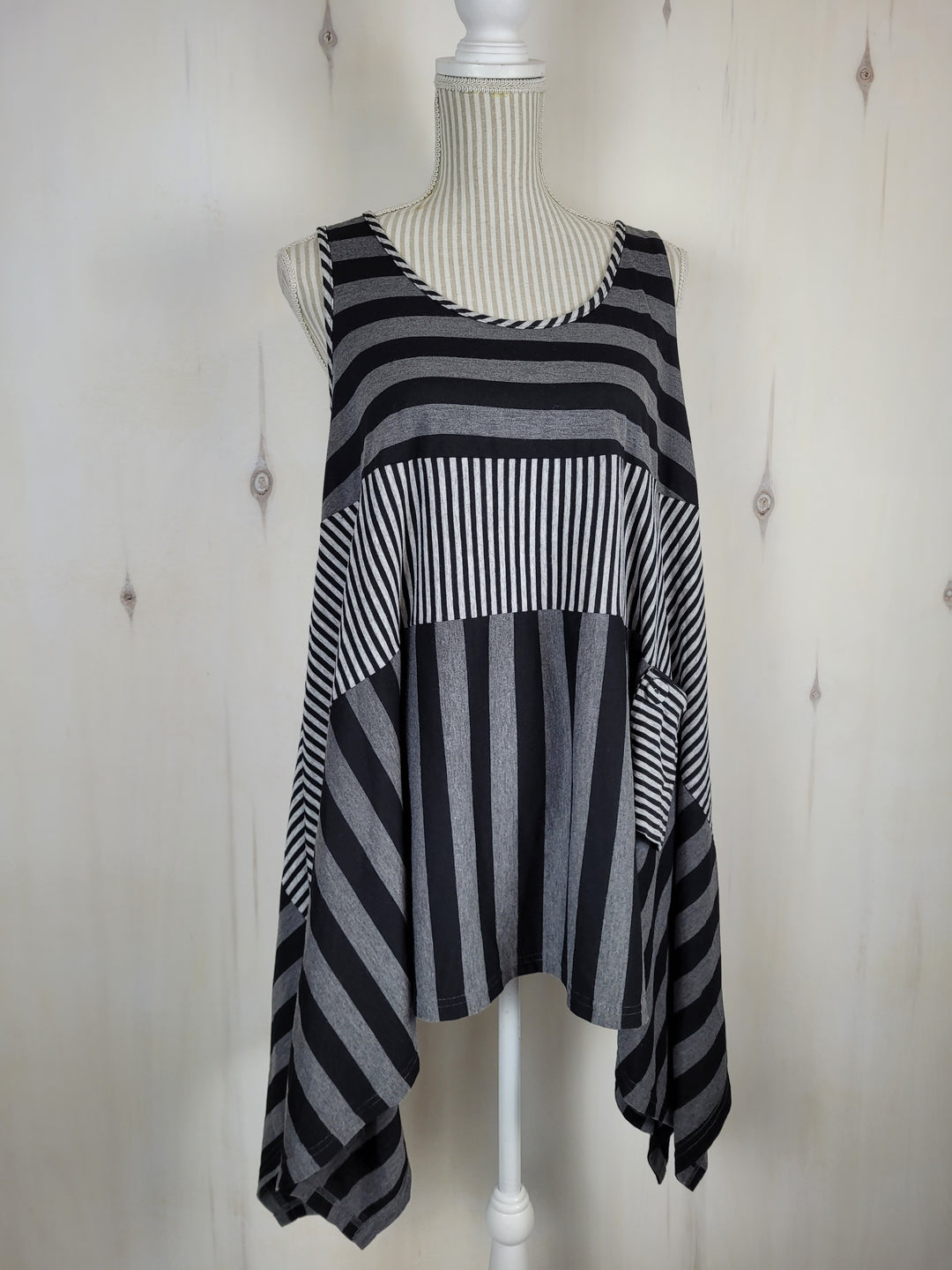 RED CORAL BLACK & GREY DRESS LADIES SMALL PRE-LOVED