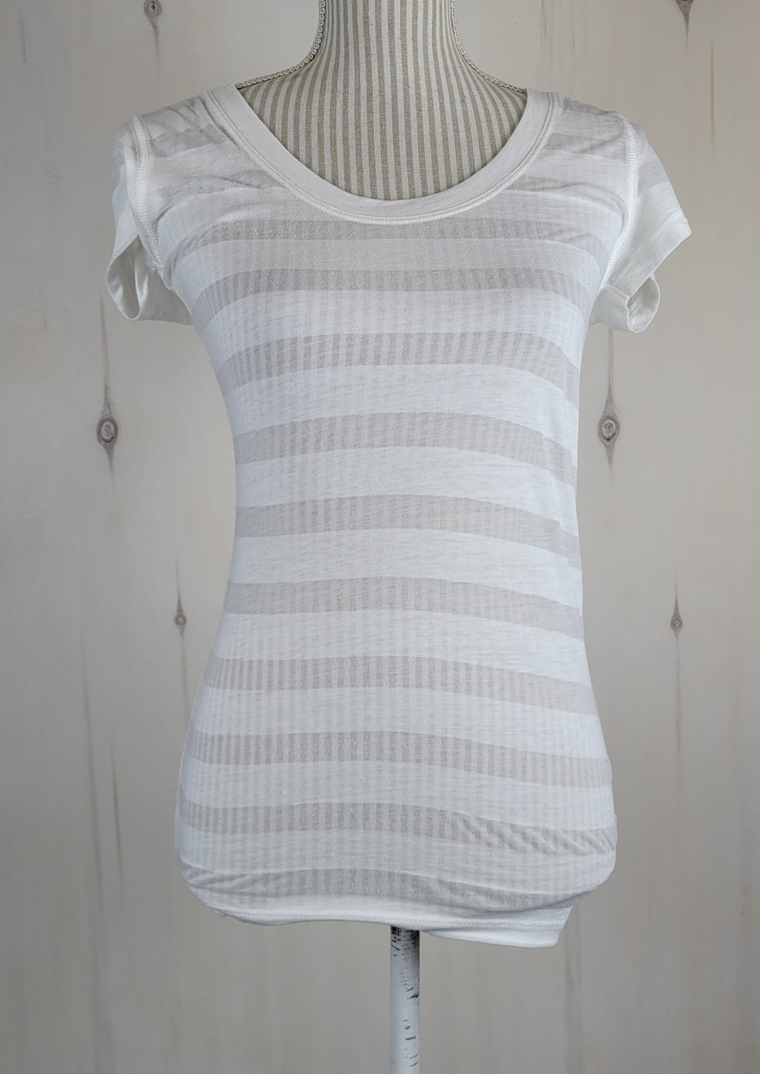 KENNETH COLE WHITE SHEER TSHIRT LADIES SMALL PRE-LOVED