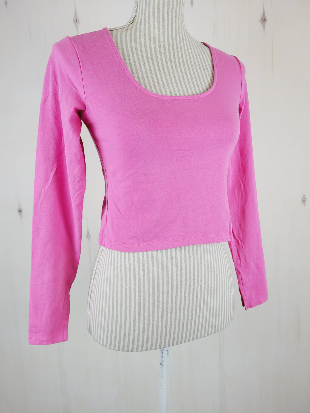 DIVIDED PINK CROPPED TOP LADIES MEDIUM PRE-LOVED