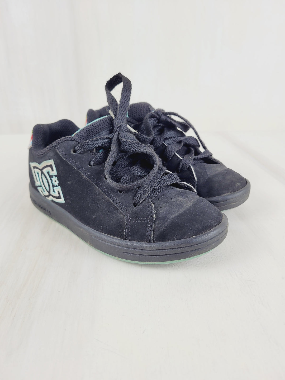 DC SKATE SHOES KIDS SIZE 12 BLACK PRE-LOVED