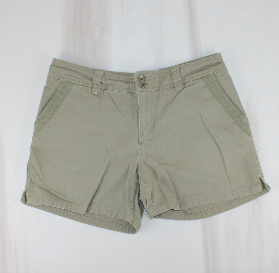 CHEROKEE LIGHT GREEN SHORTS LADIES SIZE 10 PRE-LOVED