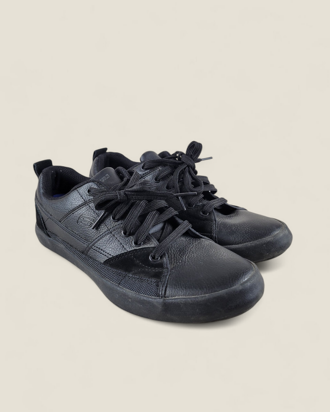 SKECHERS BLACK SHOES MENS SIZE 8 PRE-LOVED