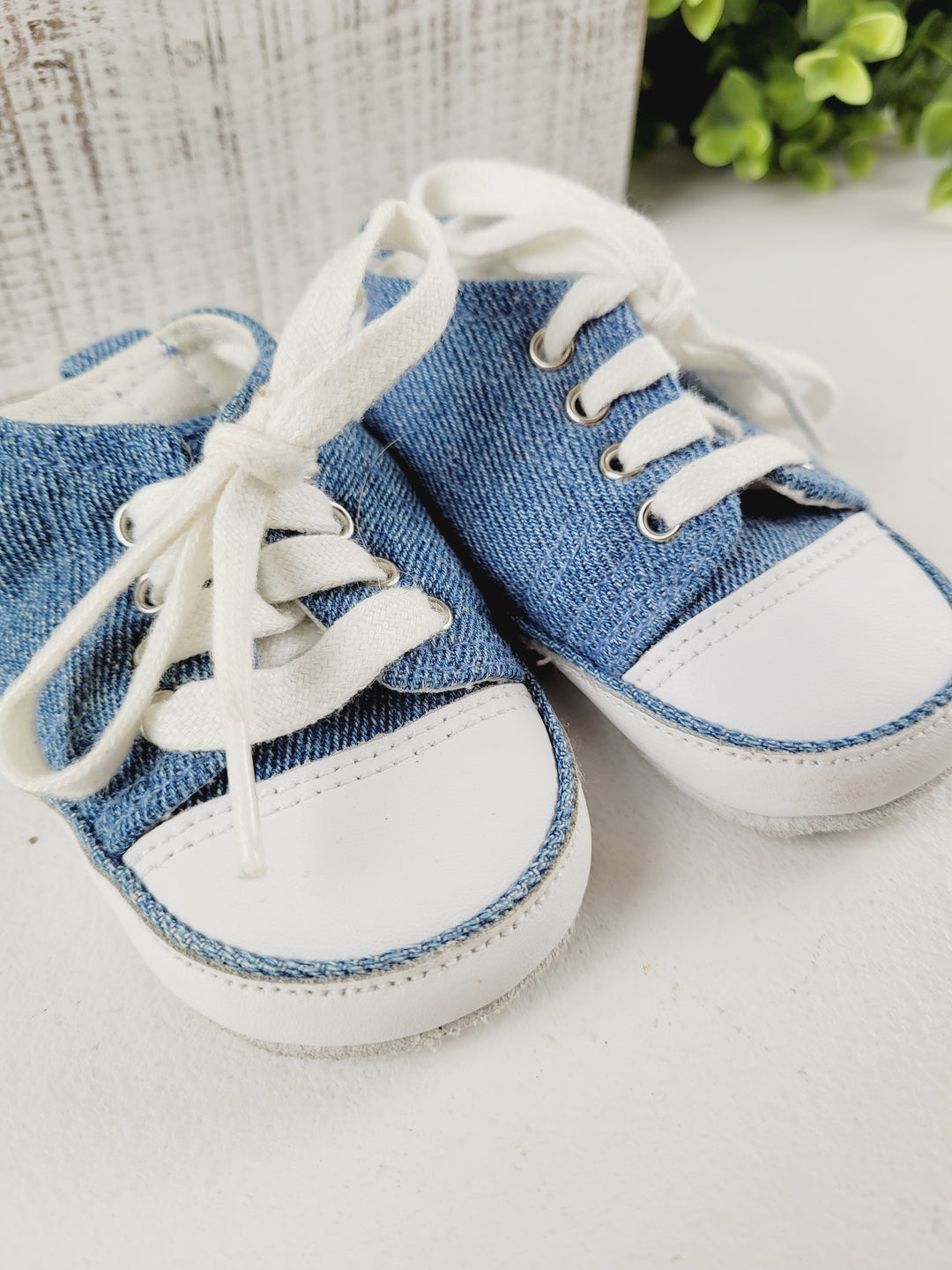 DENIM CRIB SHOES SIZE 3-6M EUC