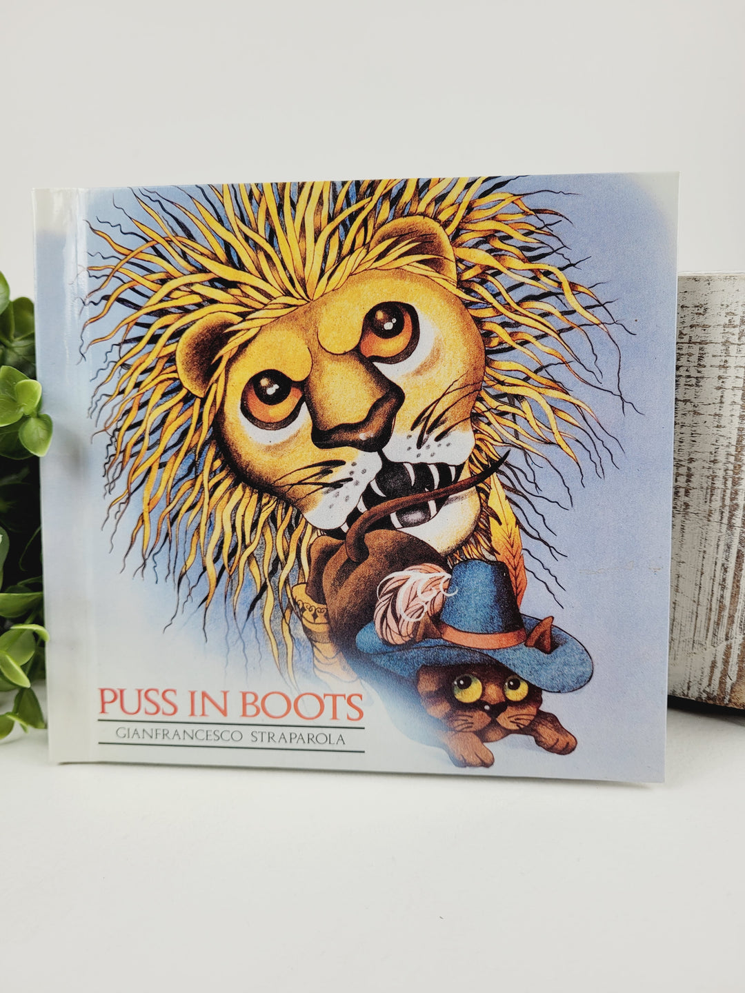 PUSS IN BOOTS HARDCOVER STORYBOOK EUC