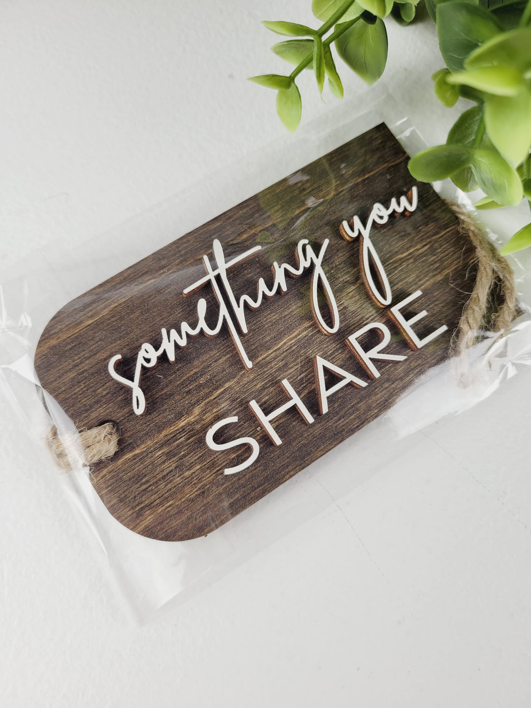 Rough Cut Dezigns, 3D Wooden Holiday Gift Tags