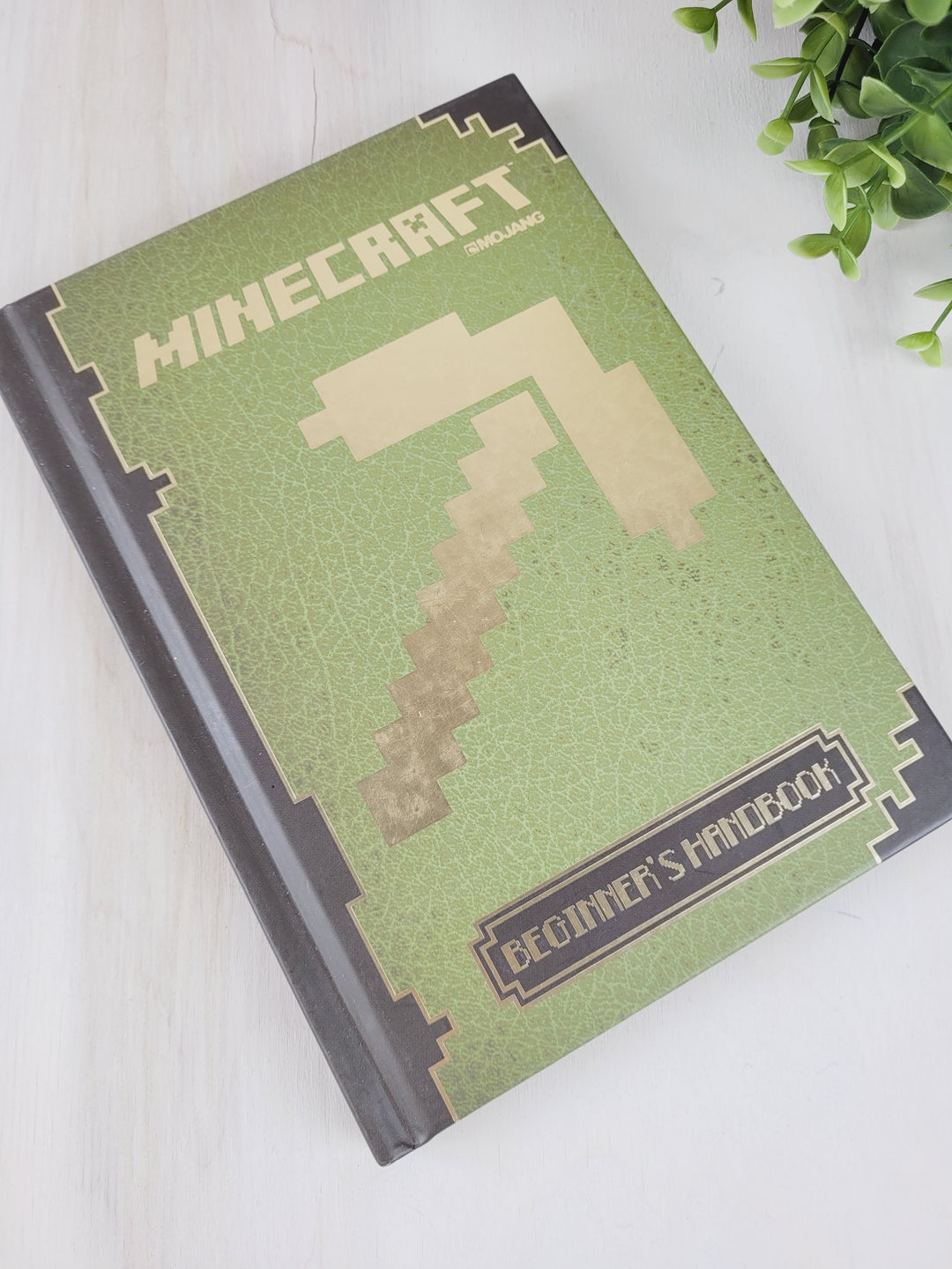 MINECRAFT BEGINNER'S HANDBOOK HARDCOVER EUC