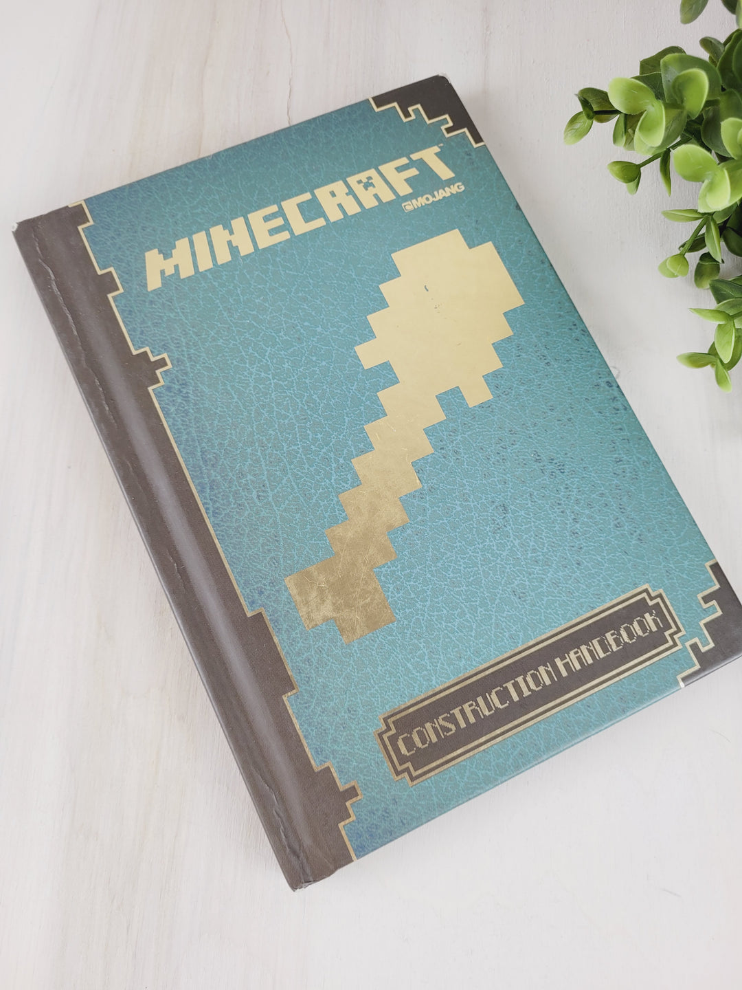 MINECRAFT CONTRUCTION HANDBOOK HARDCOVER PRE-LOVED