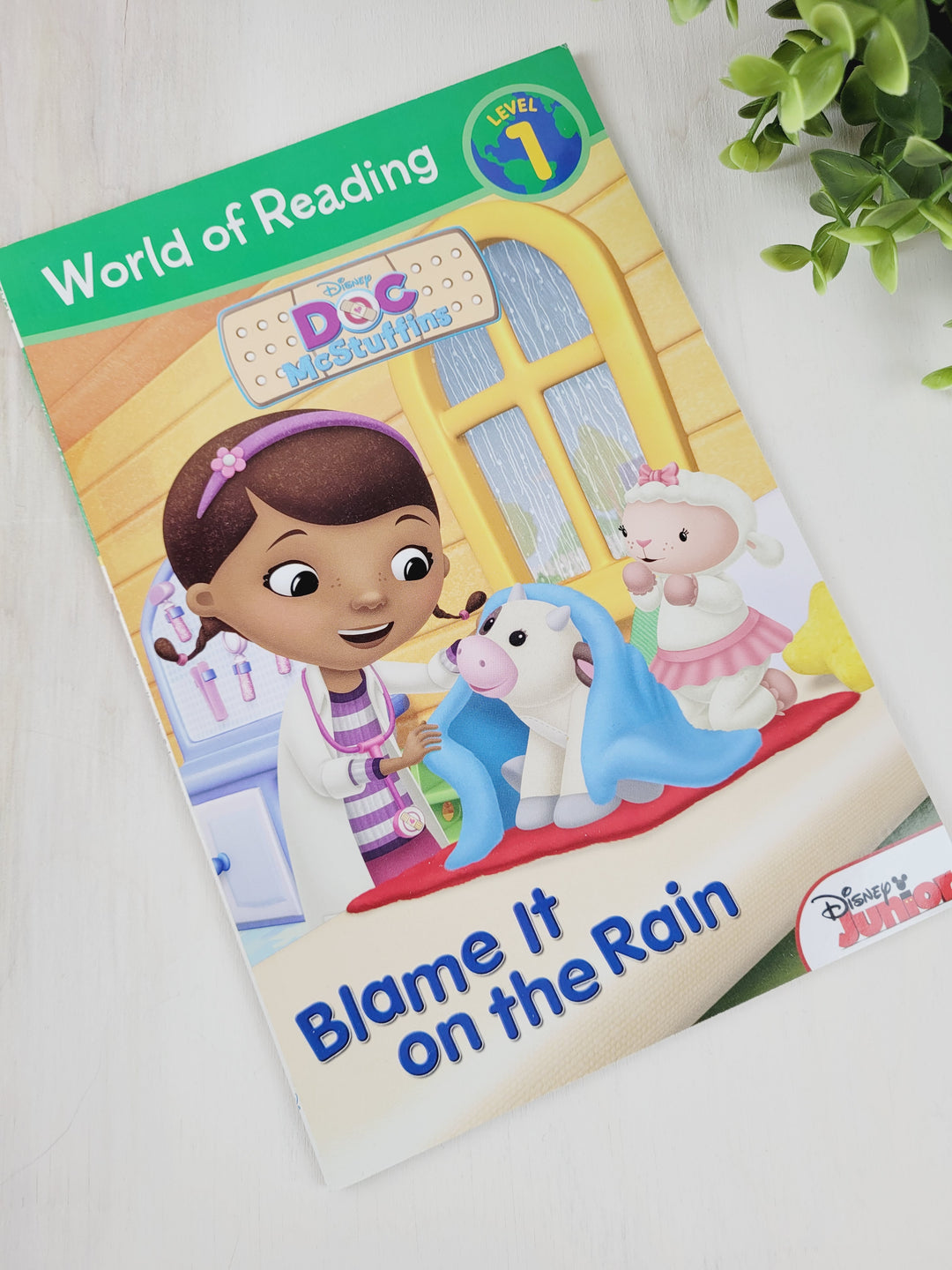 DOC MCSTUFFINS- BLAME IT ON THE RAIN - LEVEL 1 READER BOOK PRE-LOVED