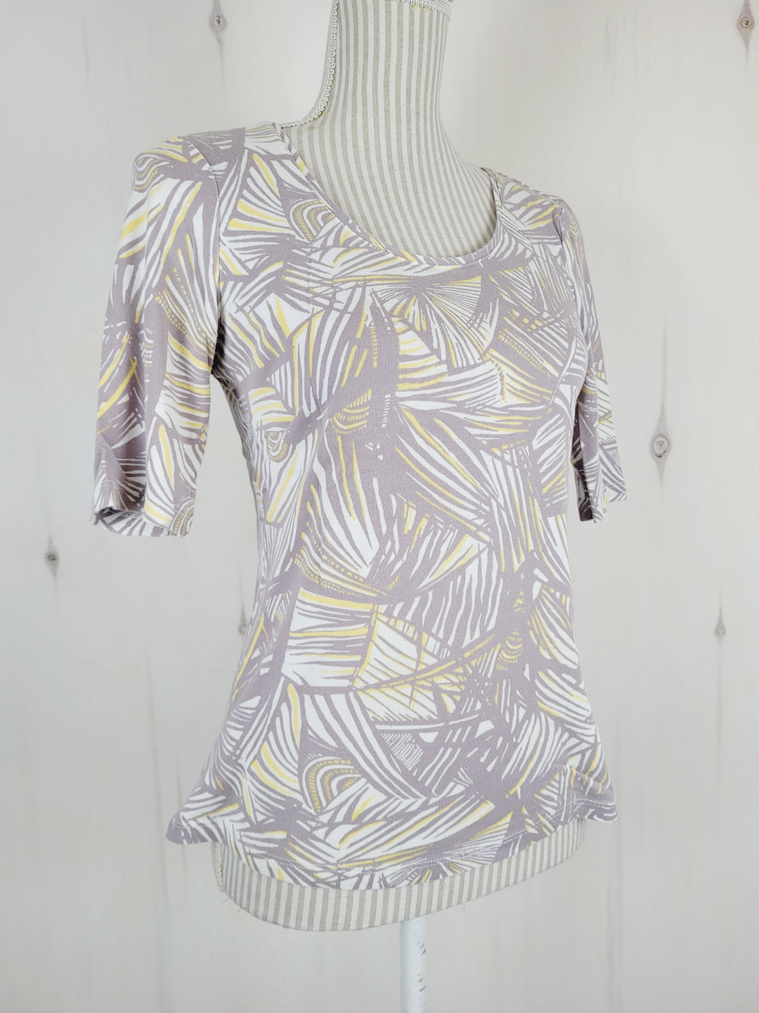 CLEO PETITES GREY/YELLOW TOP LADIES MEDIUM EUC