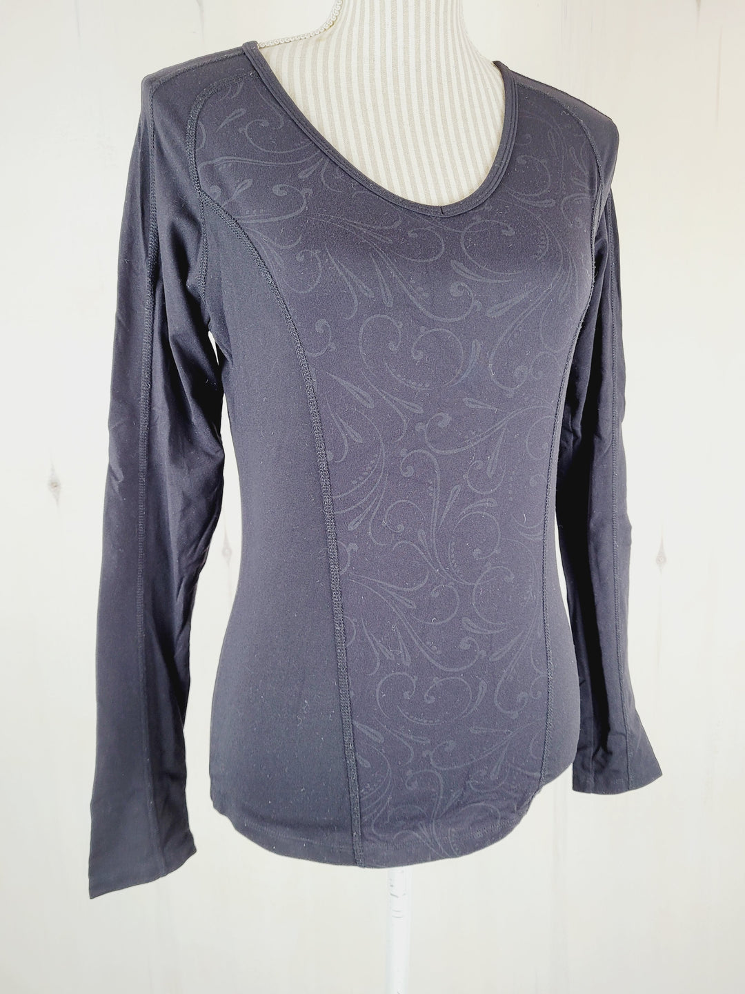 TUFF ATHLETICS BLACK TOP LADIES SMALL PRE-LOVED