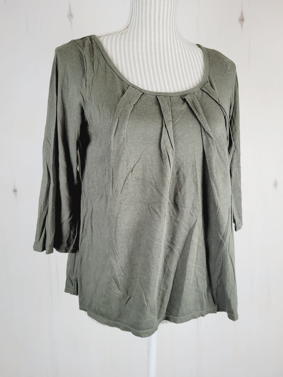 OLD NAVY GREEN TOP WITH PLEATING LADIES MEDIUM PRE-LOVED