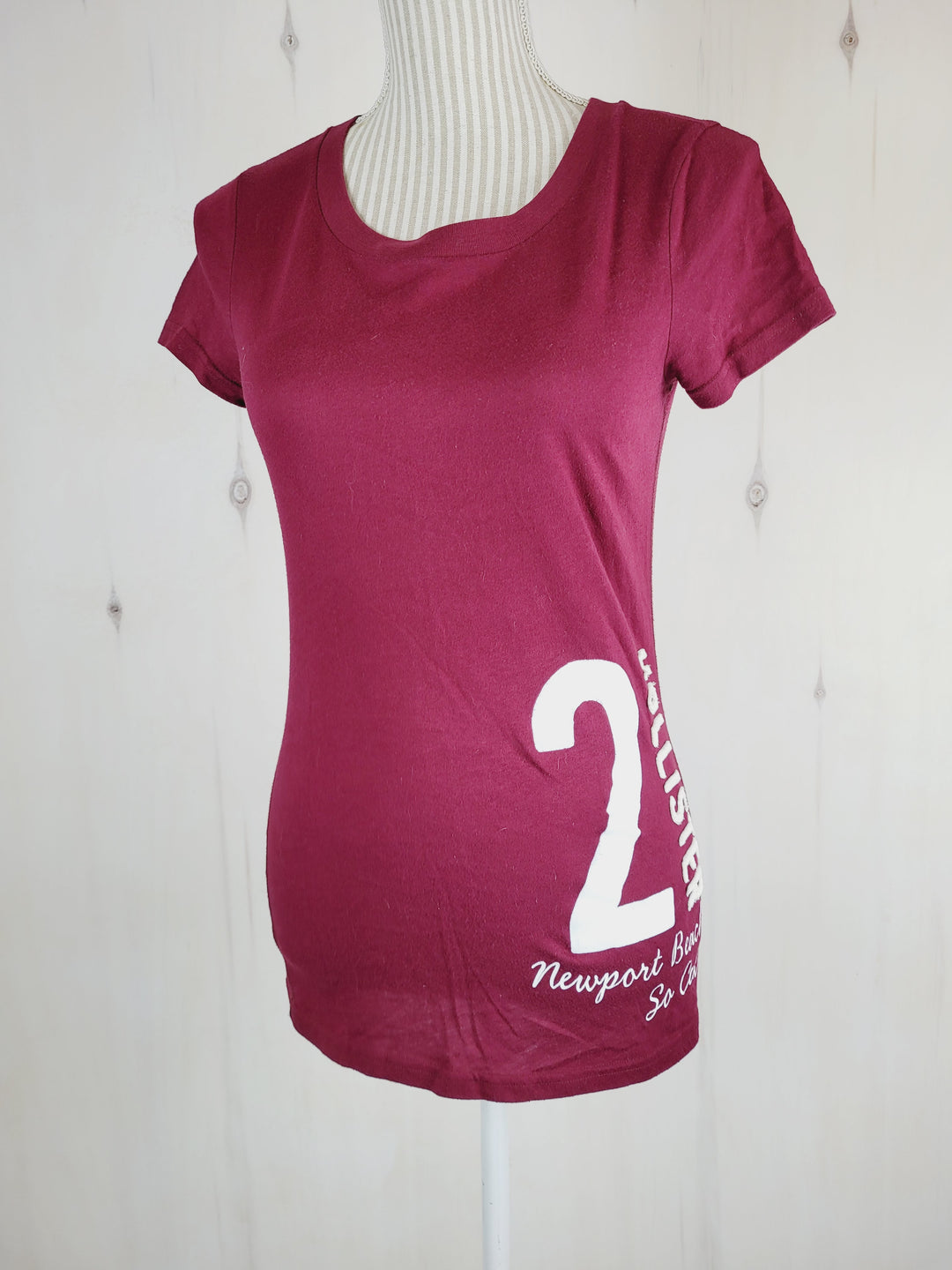 HOLLISTER MAROON TSHIRT LADIES MEDIUM EUC