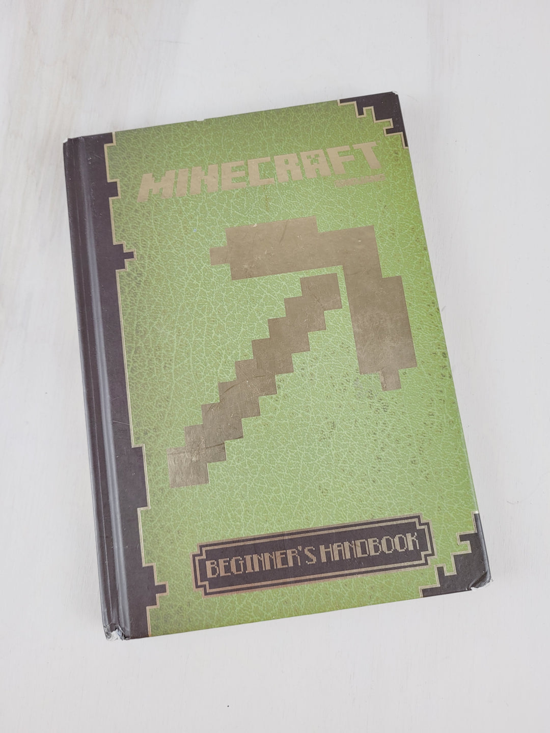 MINECRAFT BEGINNER'S HANDBOOK HARDCOVER VGUC/GUC