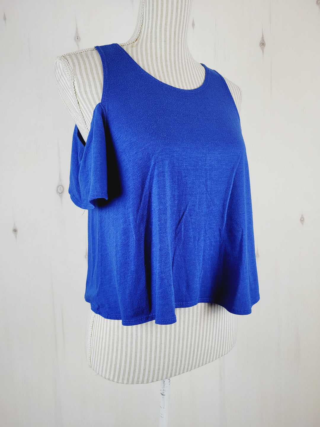 RUE21 ROYAL BLUE TOP LADIES MEDIUM PRE-LOVED