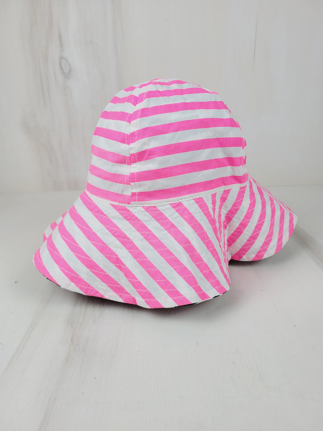 PINK STRIPED & ZEBRA PRINT REVERSIBLE SUNHAT APPROX 5-7Y EUC