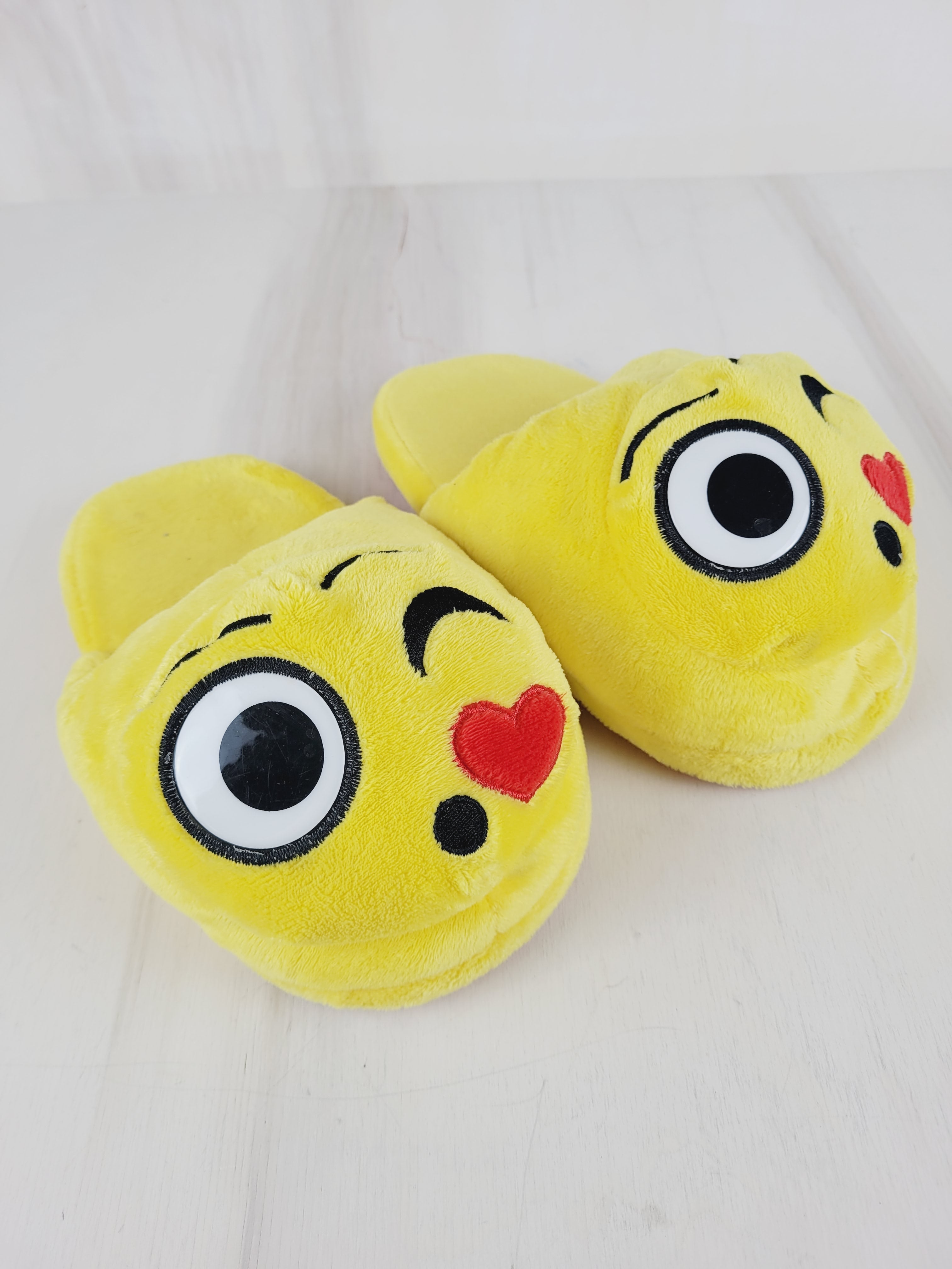 EMOJI SLIPPERS APPROX LADIES 7 PRE LOVED Betty s Marketplace