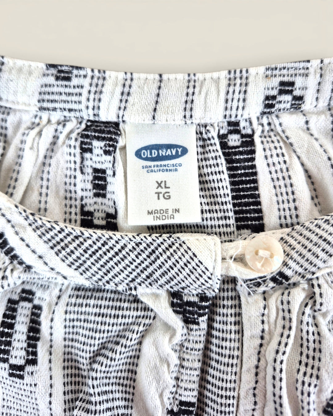 Pre-Loved Old Navy Black & White Patterned Top Ladies XL | Betty’s Marketplace