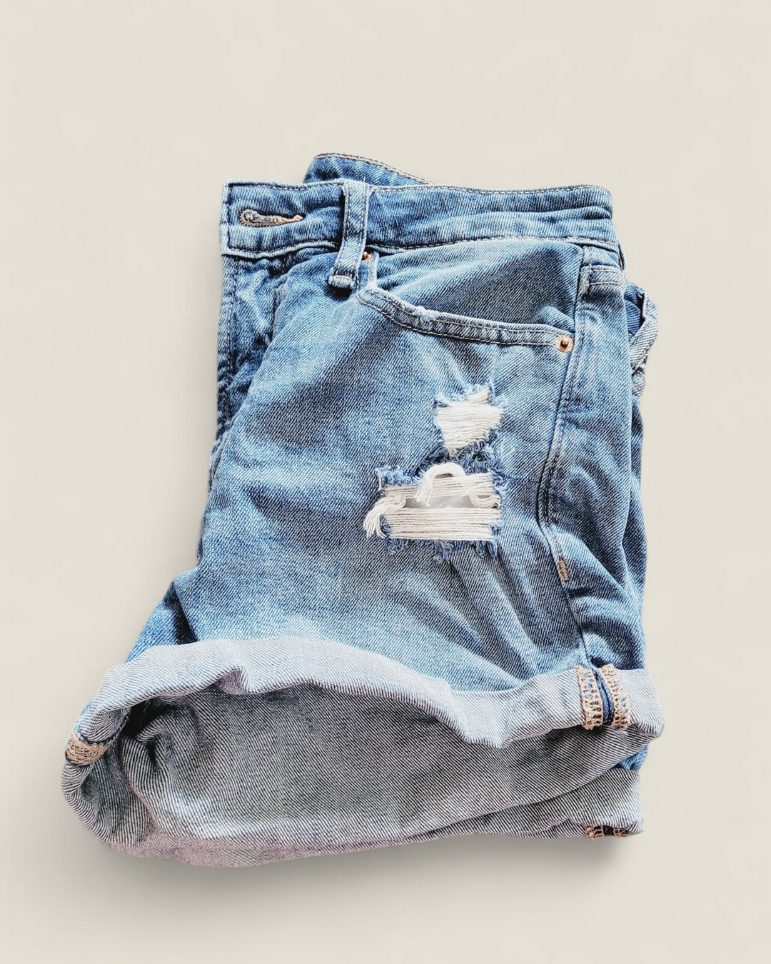 OLD NAVY JEAN SHORTS LADIES SIZE  6 PRE-LOVED