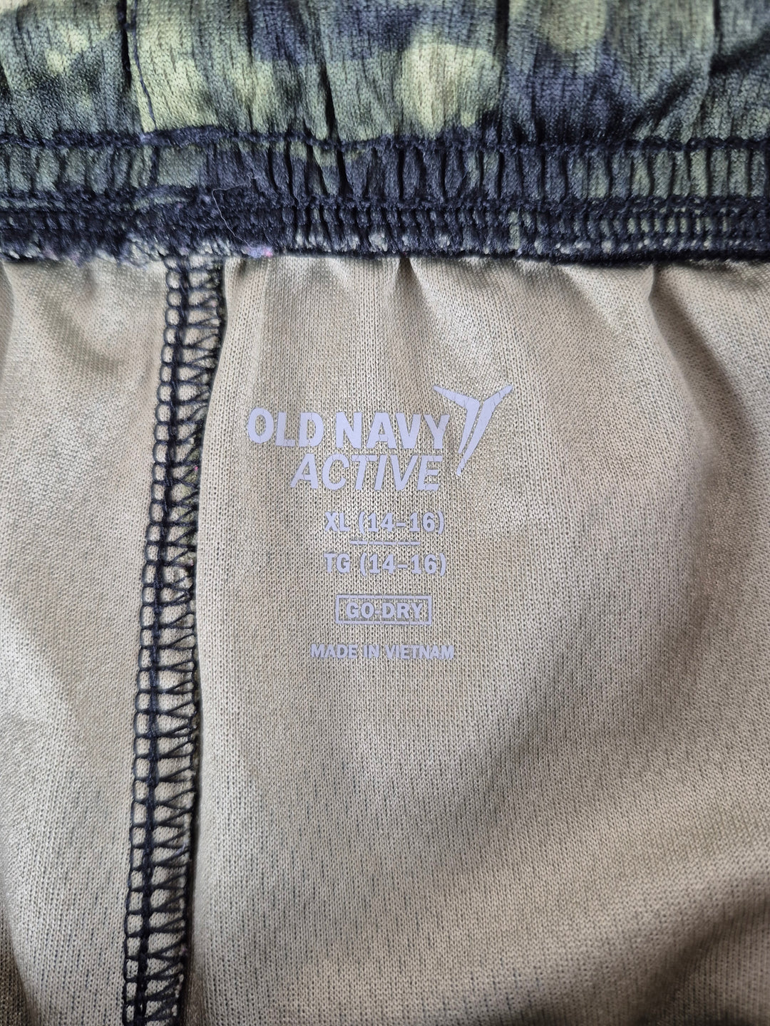 Pre-Loved Old Navy Active Camo Shorts Boys 14-16Y | Betty’s Marketplace