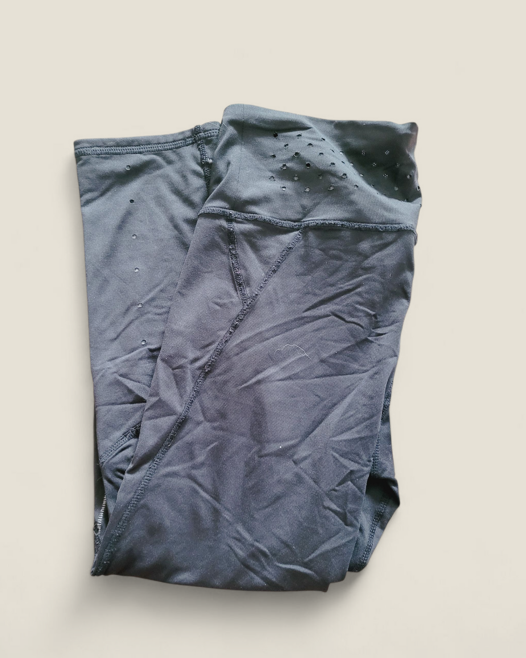 CHAMPION BLACK CAPRI ATHLETIC LEGGINGS APPROX LADIES XS-SM PRE-LOVED