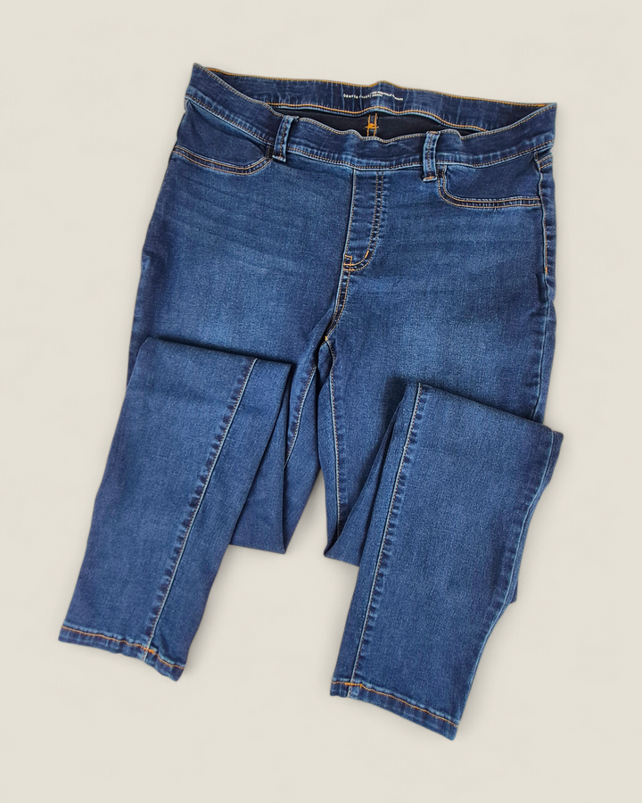 Pre-Loved Denver Hayes Mid Rise Jeggings Ladies Size 14/32 | Betty’s Marketplace