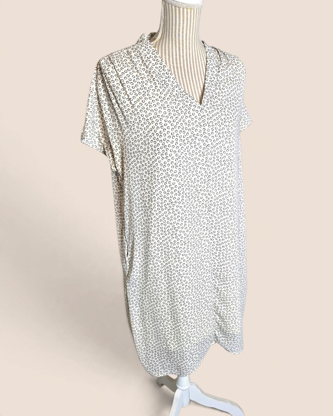 Pre-Loved Denver Hayes Cream Patterned Dress Ladies Large | Betty’s Marketplace