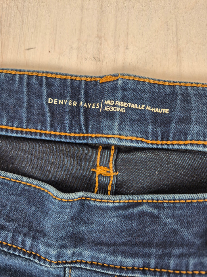 Pre-Loved Denver Hayes Mid Rise Jeggings Ladies Size 14/32 | Betty’s Marketplace