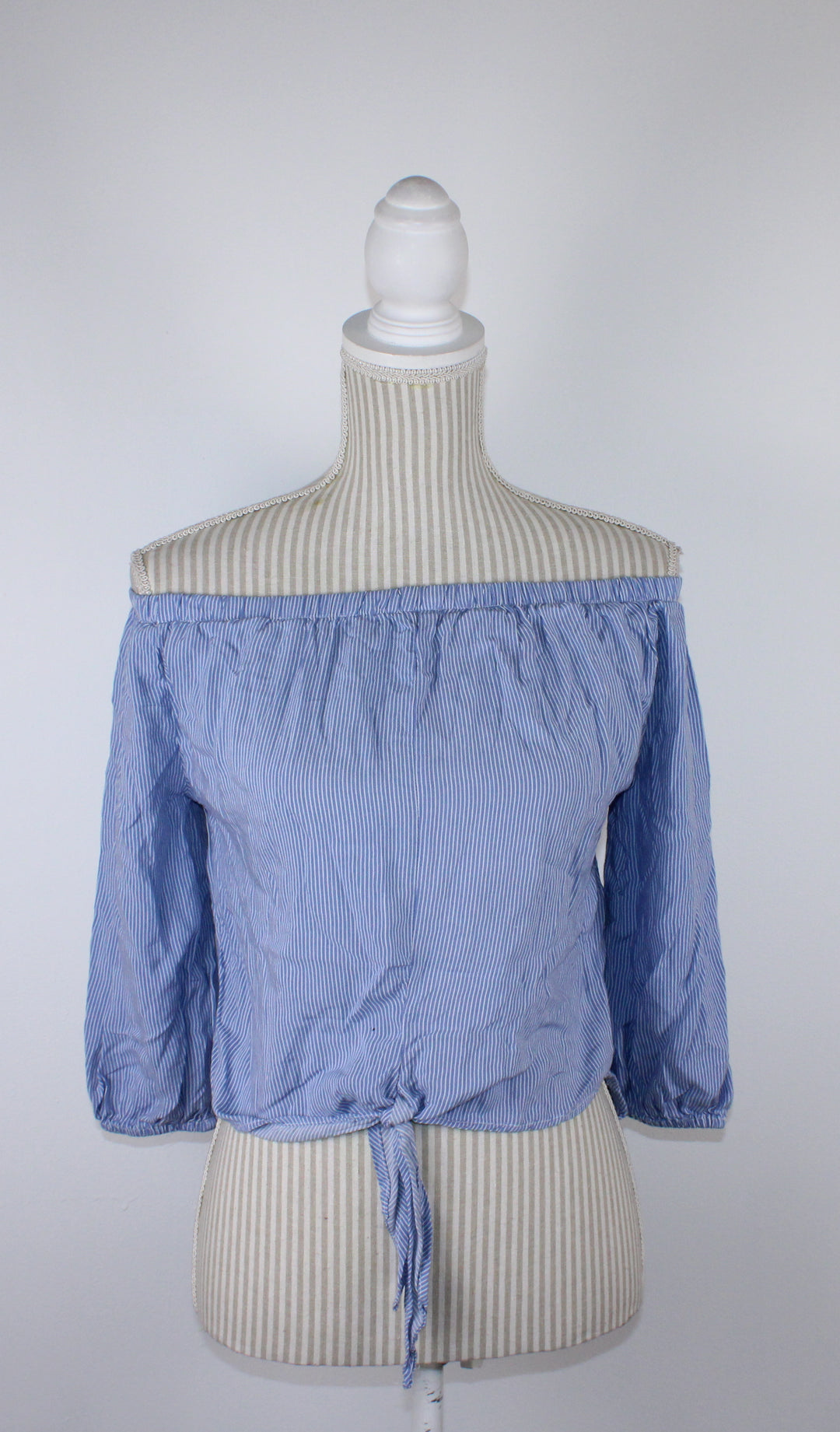 STREETWEAR BLUE/WHITE STRIPED TOP LADIES SMALL EUC