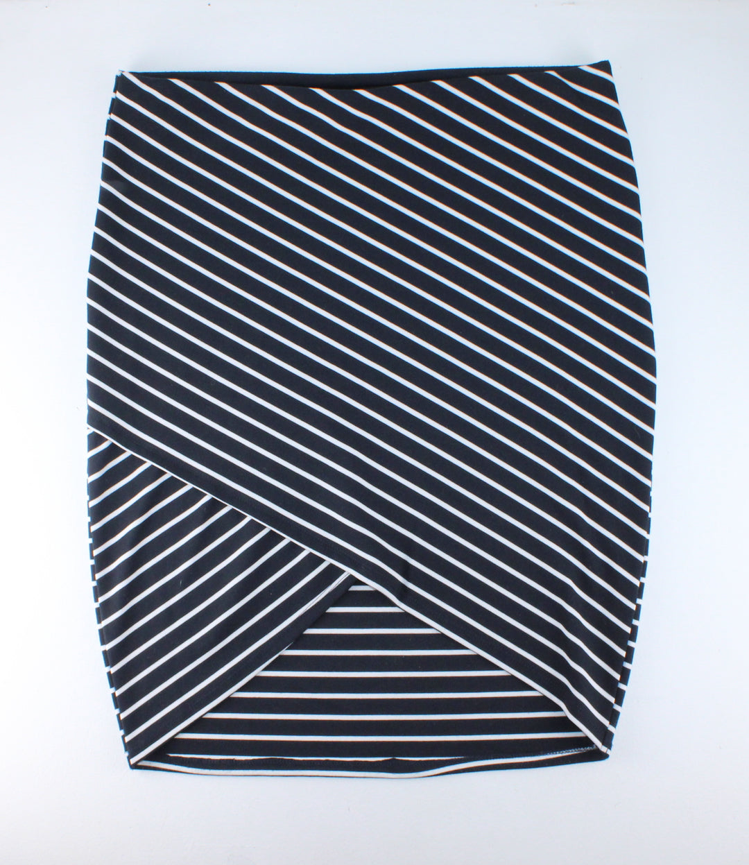 DEX BLACK & WHITE STRIPED SKIRT LADIES LARGE PRE-LOVED
