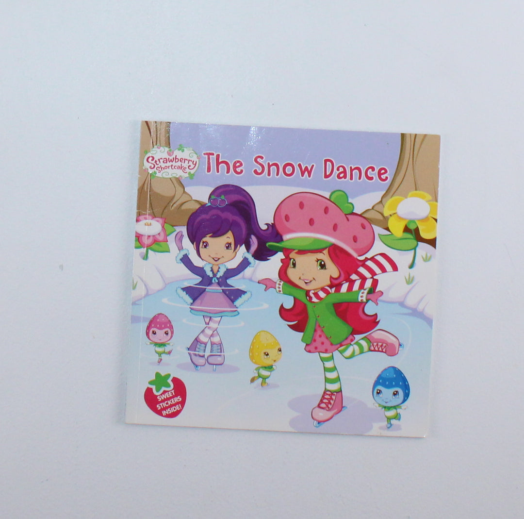 STRAWBERRY SHORTCAKE, THE SNOW DANCE BOOK EUC