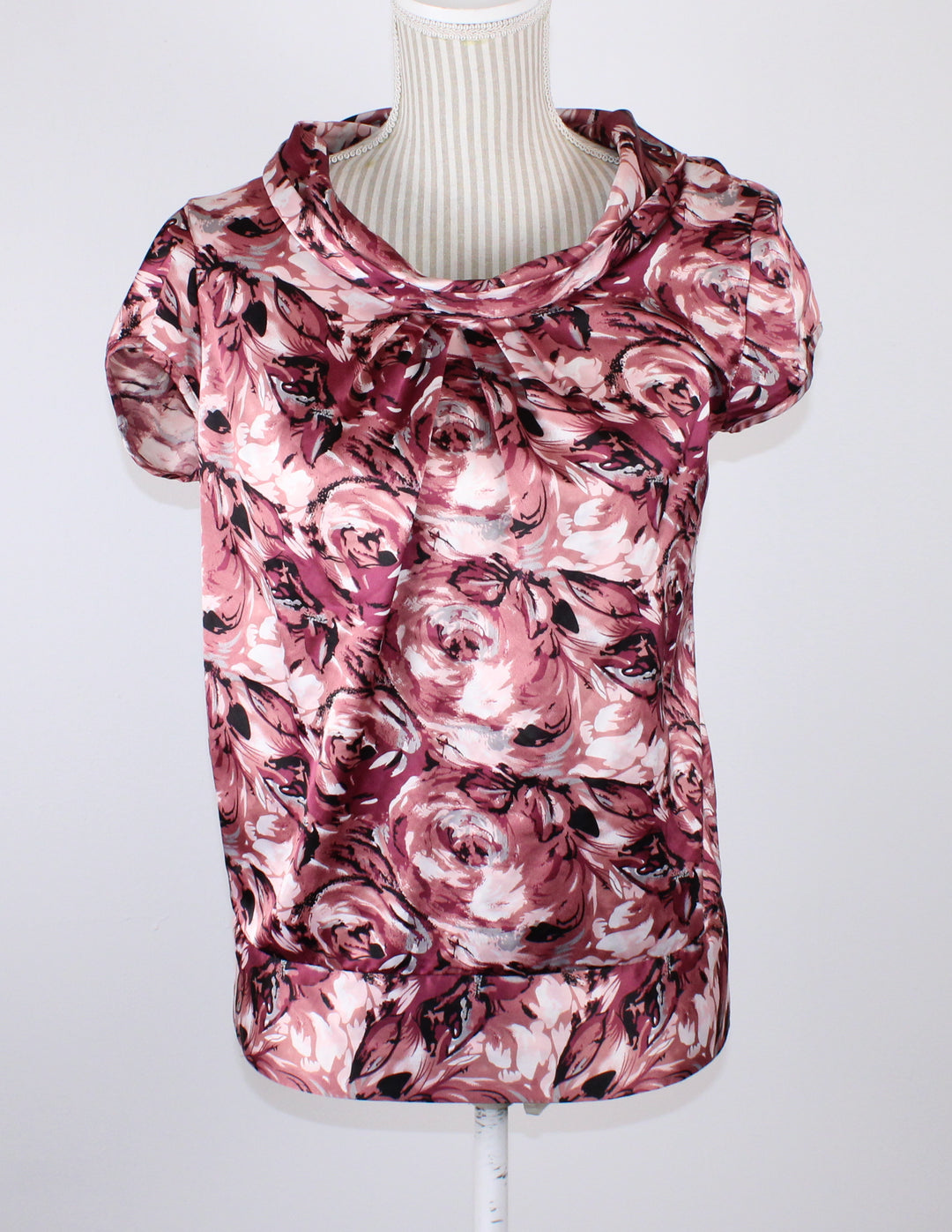 DAHLIA FLORAL SATIN TOP LADIES MEDIUM EUC