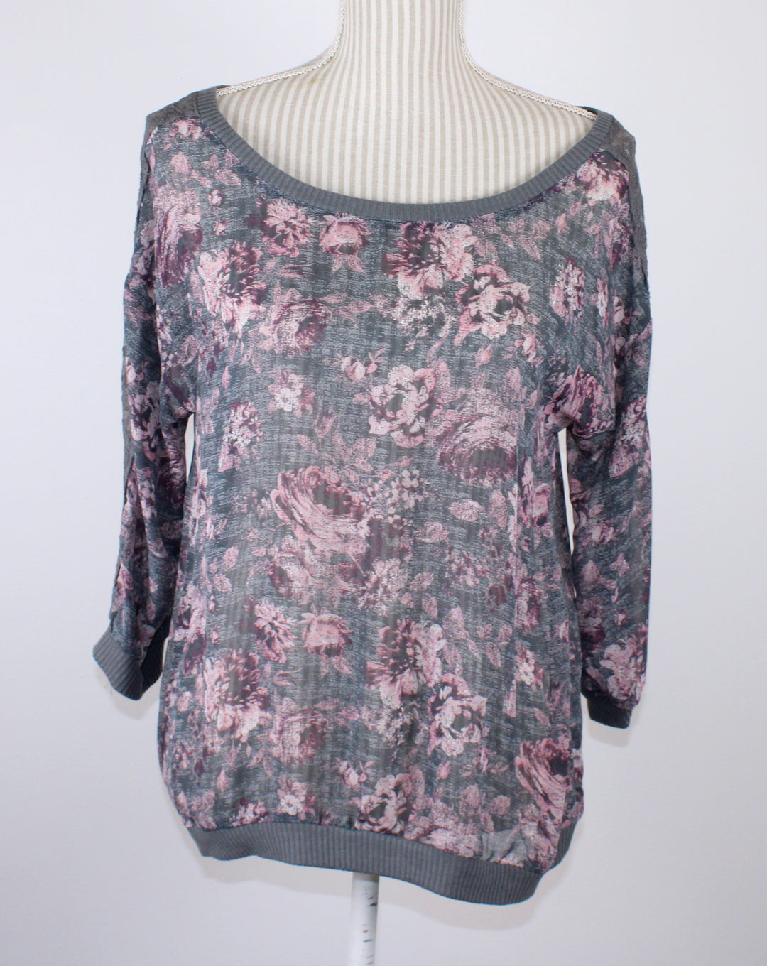 MAURICES FLORAL TOP LADIES MEDIUM EUC