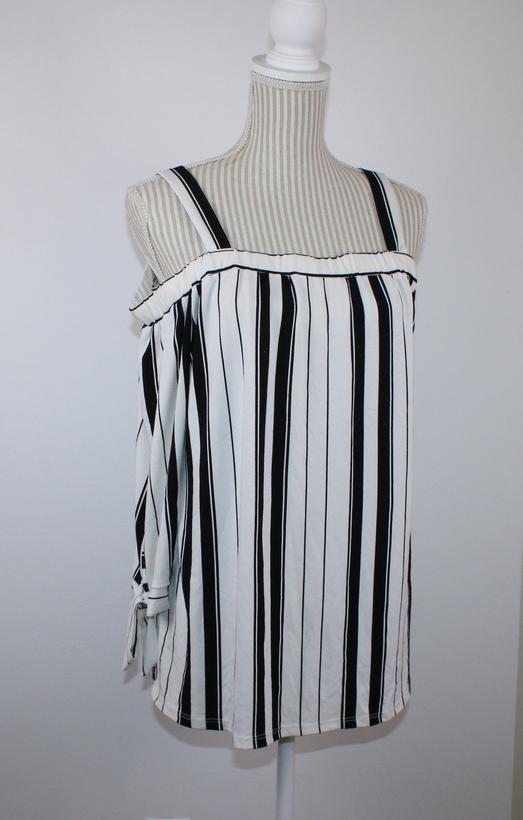 RICKIS STRIPED TOP LARGE EUC