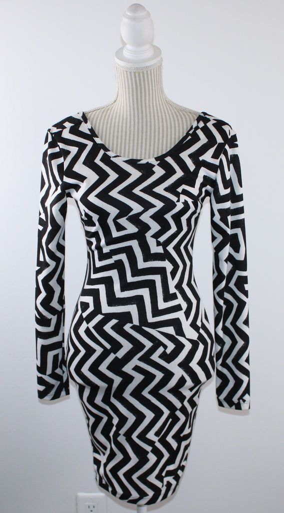 black and white dress h and m H&M & PATTERNED LADIES XS PRE-LOVED – Betty's Marketplace activity:living Size:US24 cut hem Off the Shoulder Short