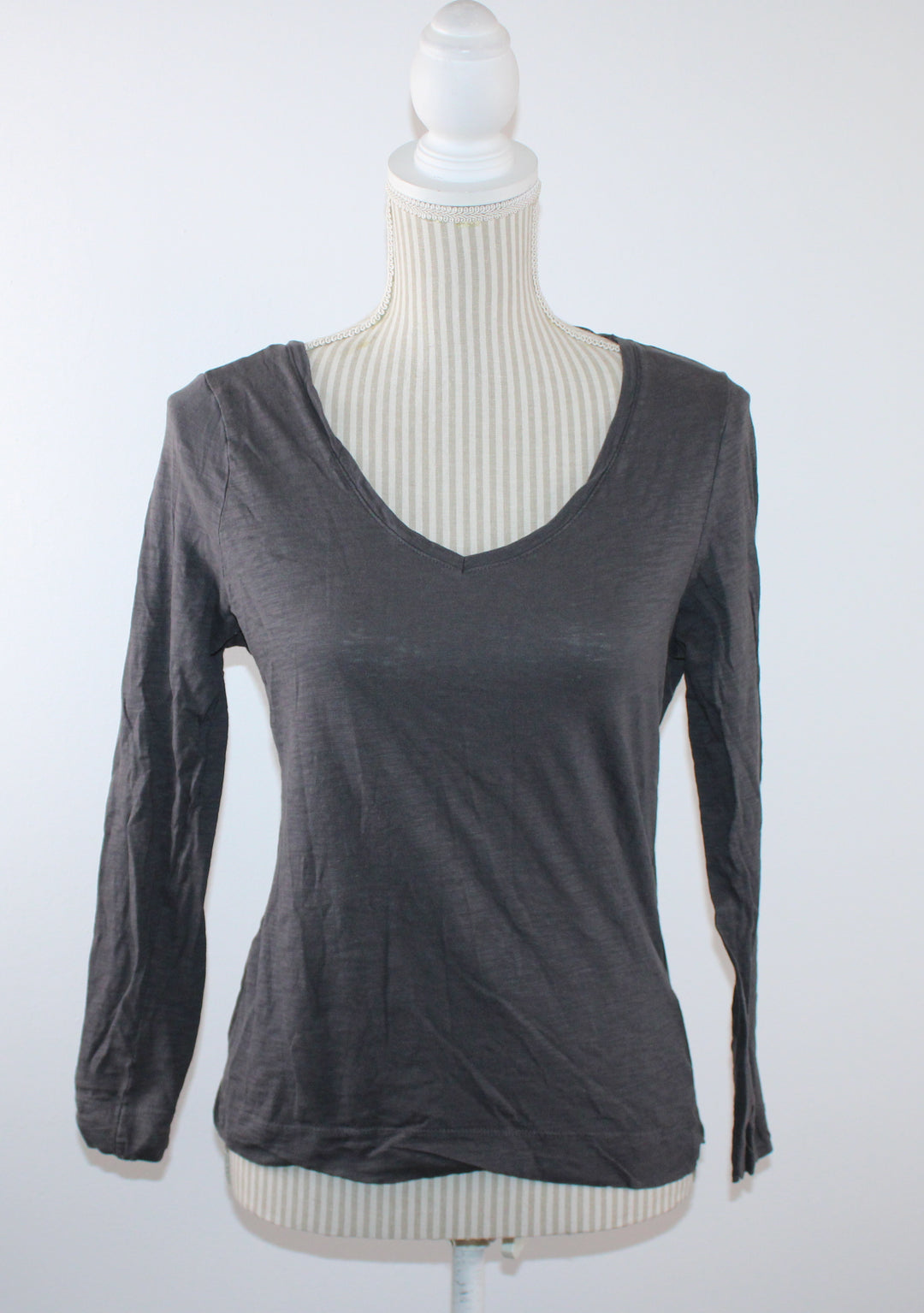 H&M GREY VNECK T SHIRT LADIES MED EUC