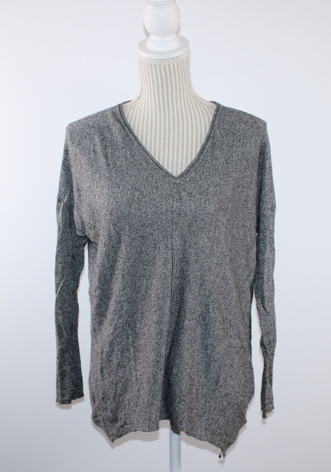 JOE FRESH CHARCOAL LIGHT KNIT SWEATER LADIES MED GUC