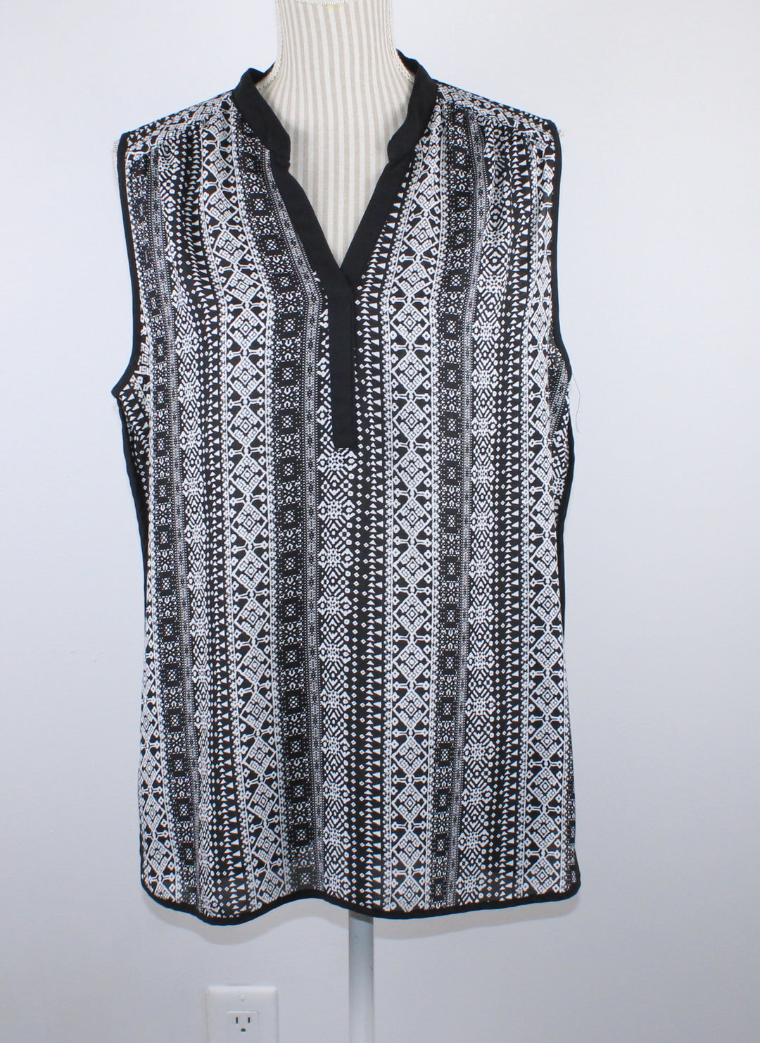 NORTHERN REFLECTIONS BLACK & WHITE BLOUSE LADIES LARGE PRE-LOVED
