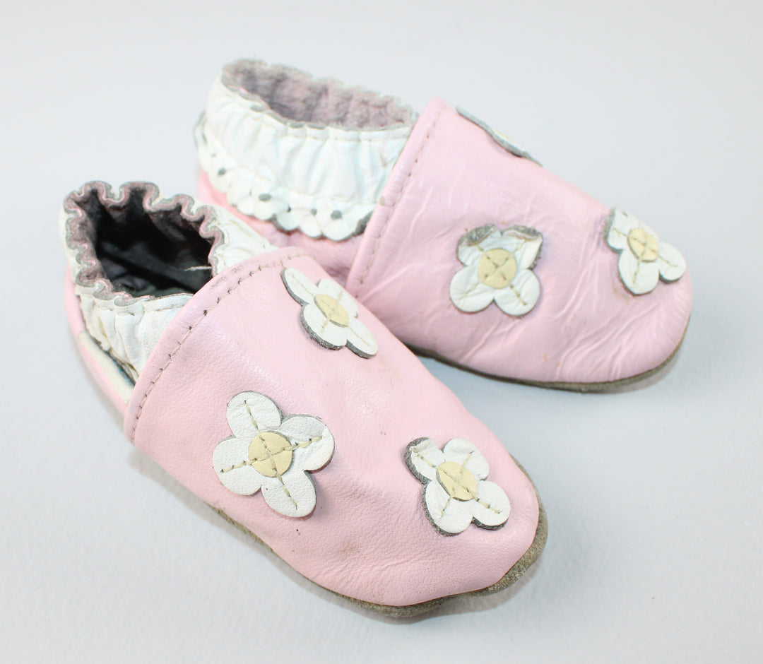 ROBEEZ PINK SHOES SIZE 0-6M PRE-LOVED
