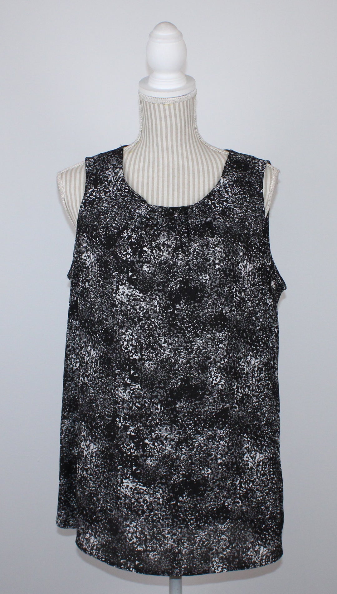NORTHERN REFLECTIONS BLACK & WHITE S/L TOP LADIES LARGE PRE-LOVED