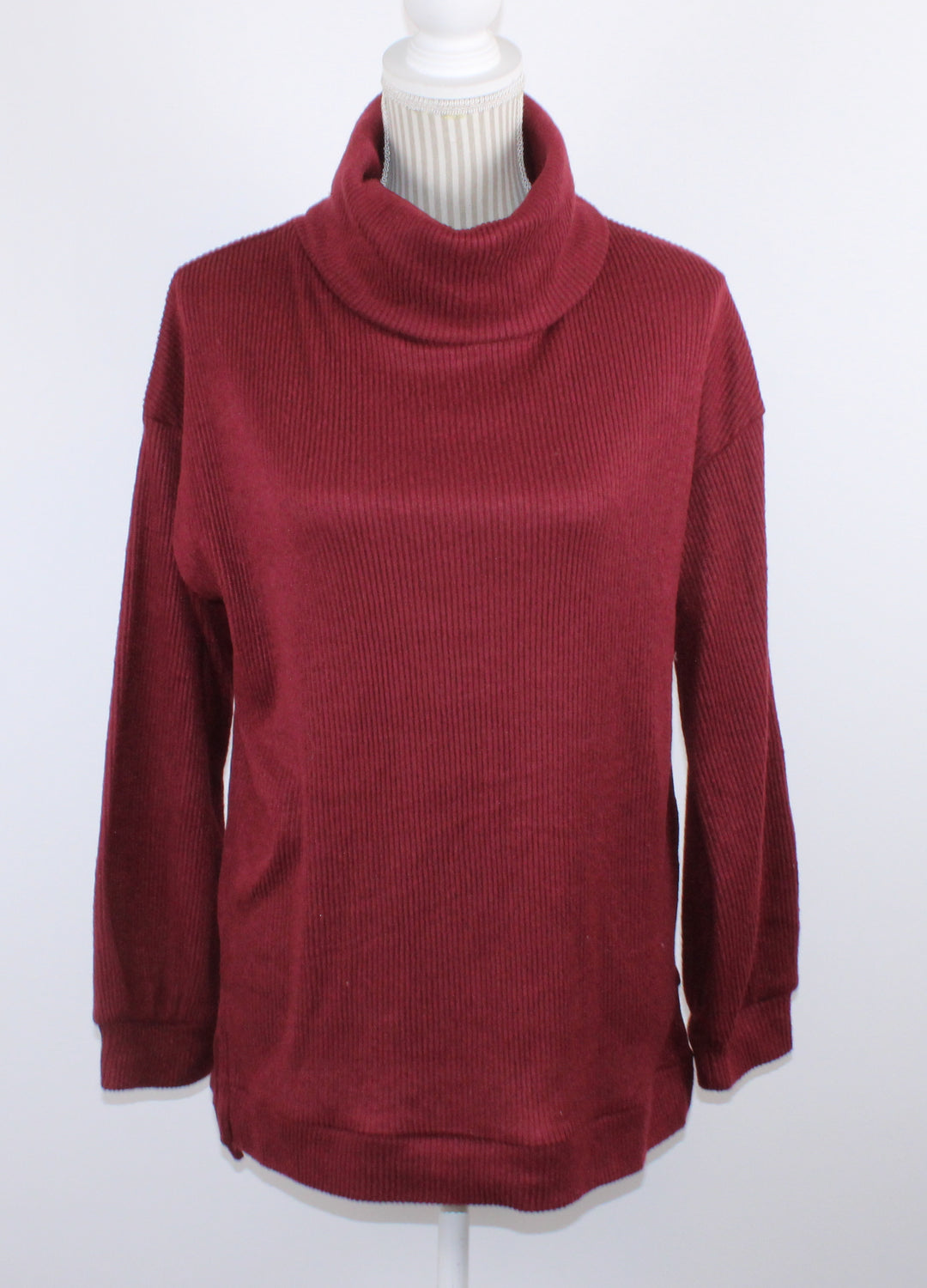 STREETWEAR PLUM TURTLENECK LADIES MEDIUM EUC